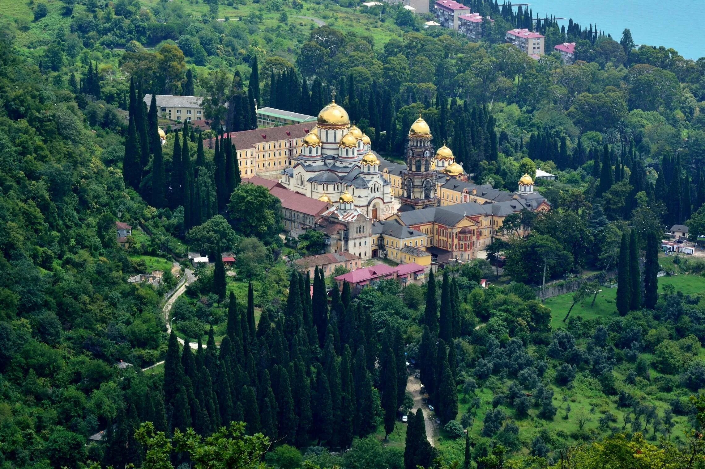 Абхазия новый свет. Афон Абхазия монастырь. Новоафонский монастырь Абхазия. Новый Афон 2022.
