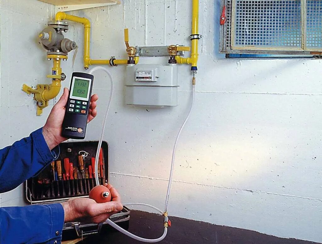 обслуживание оборудования на высоте. спасательные работы на высоте. работы на высоте. промышленный альпинизм. строительный альпинизм.