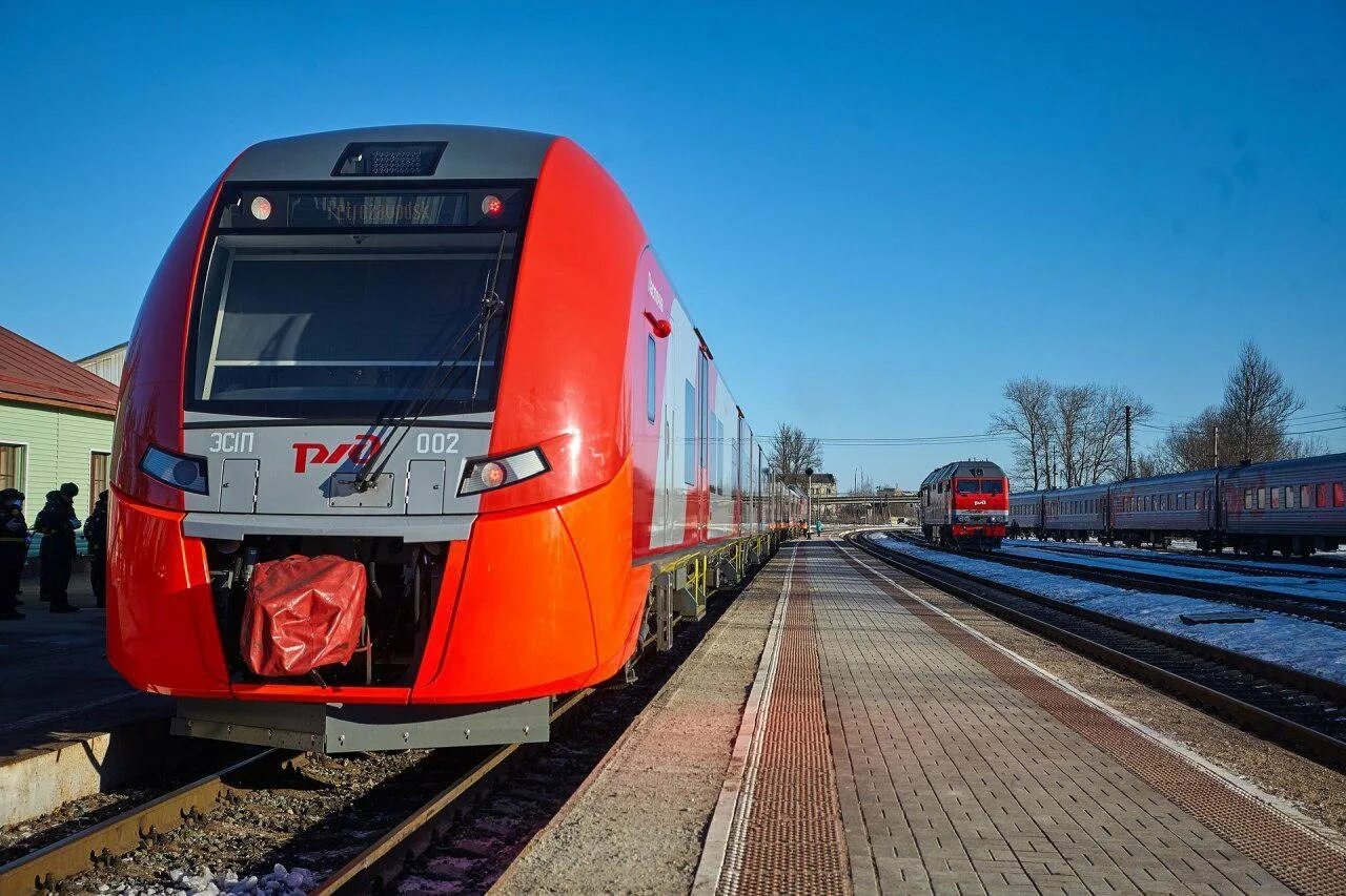 Санкт петербург великий новгород ласточка купить билет. Поезд Ласточка Псков. Ласточка СПБ Псков. Поезд Ласточка Псков Санкт-Петербург. Поезд Ласточка Луга Псков.