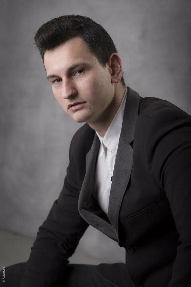 Розе перед концертом. Ведущий казан артист театра. Театр качалова казань артисты. Артисты казань. Артист казань.