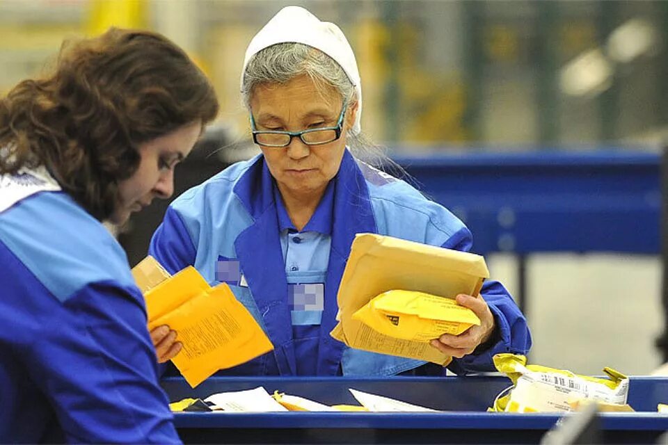 Пенсии работающим пенсионерам. Индексация работающим пенсионерам. Пенсионер на заводе. Индексация пенсии рпботающтмпенсионерам. Учет работающих пенсионеров.