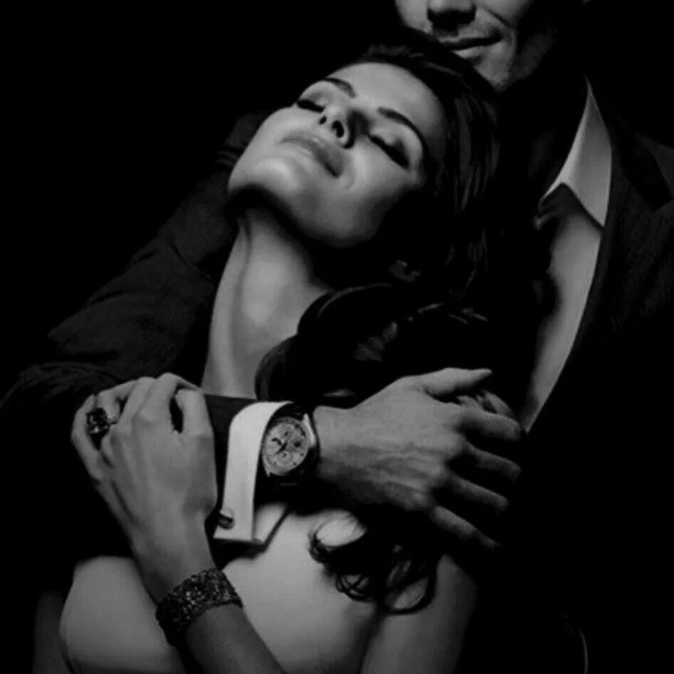 Нежный страстный жесткий. Мужчина и женщина страсть. Обнять за шею. Объятия мужчины и женщины. Мужчина обнимает женщину.