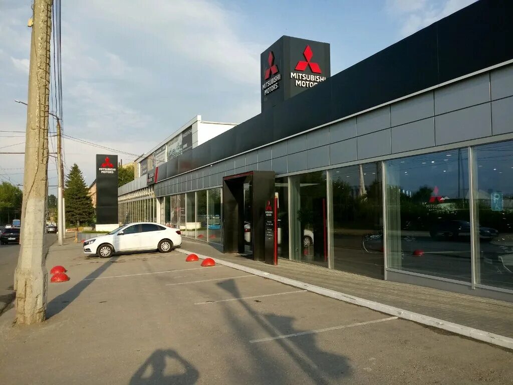 Mitsubishi саратов. Элвис автосалон в Саратове. Автосалон Митсубиси на Панфилова 1. Панфилова 1 Саратов. Панфилова 1 Элвис Моторс.