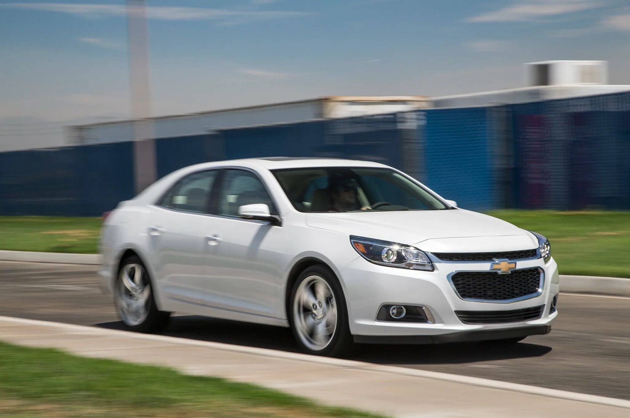 Шевроле малибу поколения. Chevrolet Малибу 2015. Американский Шевроле Малибу. Chevrolet Malibu седан 2015. Chevrolet седан Малибу.