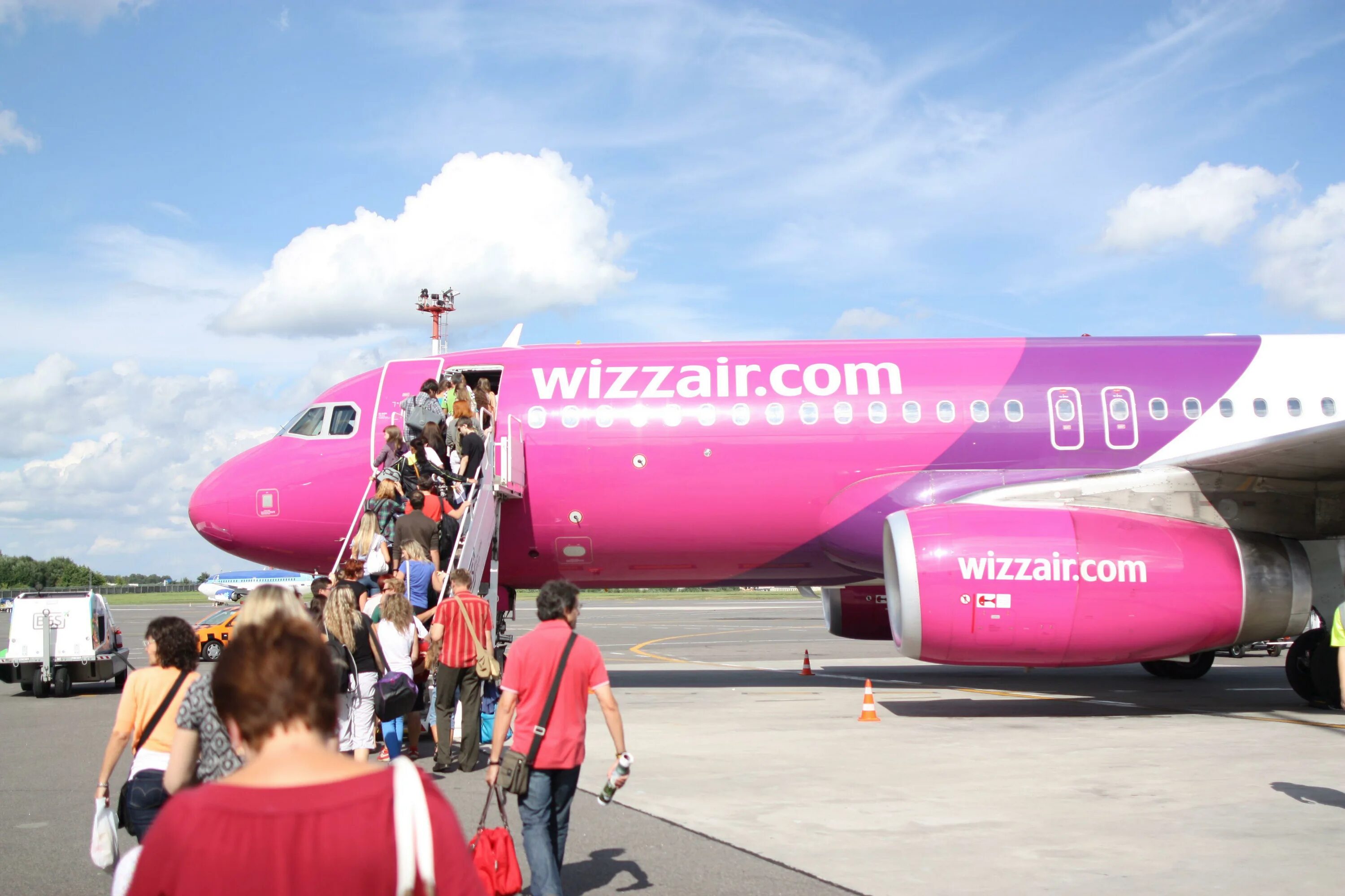 Wizz all you can fly. Wizz air a330. международный аэропорт венгрия wizz air. салон wizz air ереван венеция. wizz air авиакомпания лого.