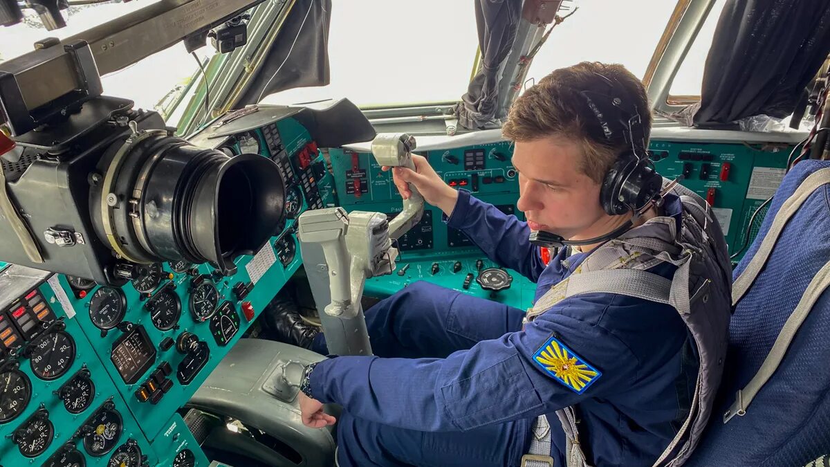 Ил 20 кабина. Ан 22 кабина. Туполев ту 154 кабина пилота. Ил-76 кабина. Штурман-230м.