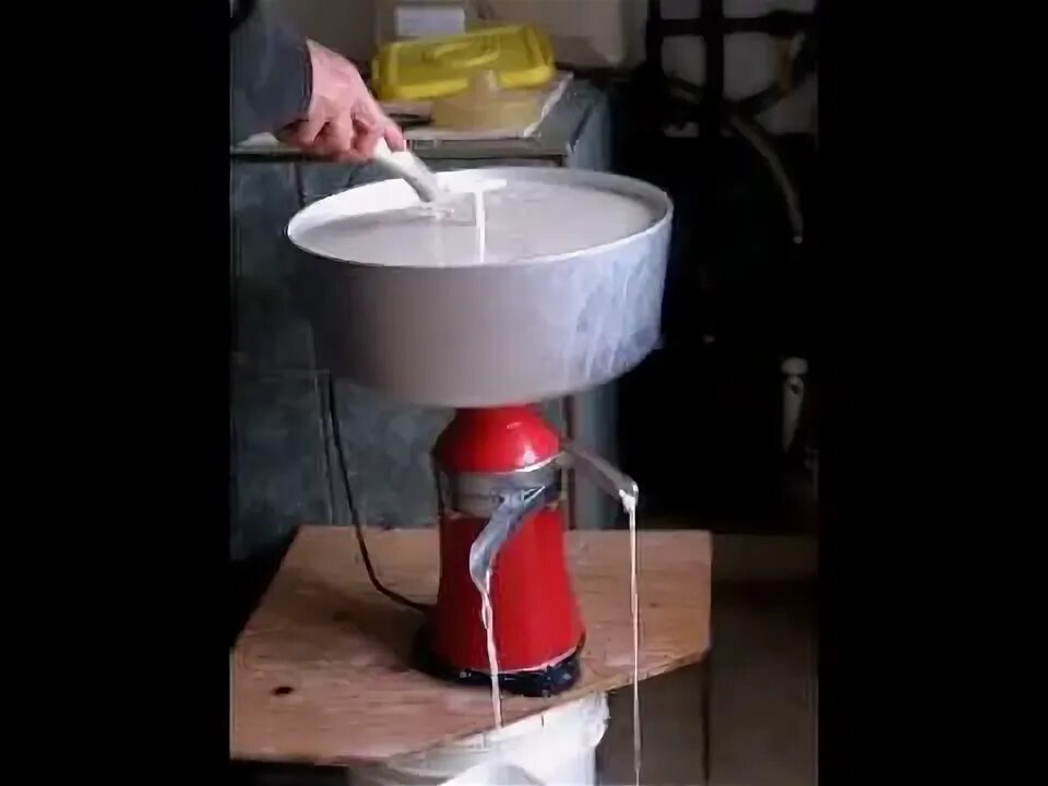 Сепаратор для молока видео. Сборка сепаратора сибирь 2. Сепаратор для молока видео. Сепаратор kurtsan. Молочный сепаратор diabolo швеция 1897г.