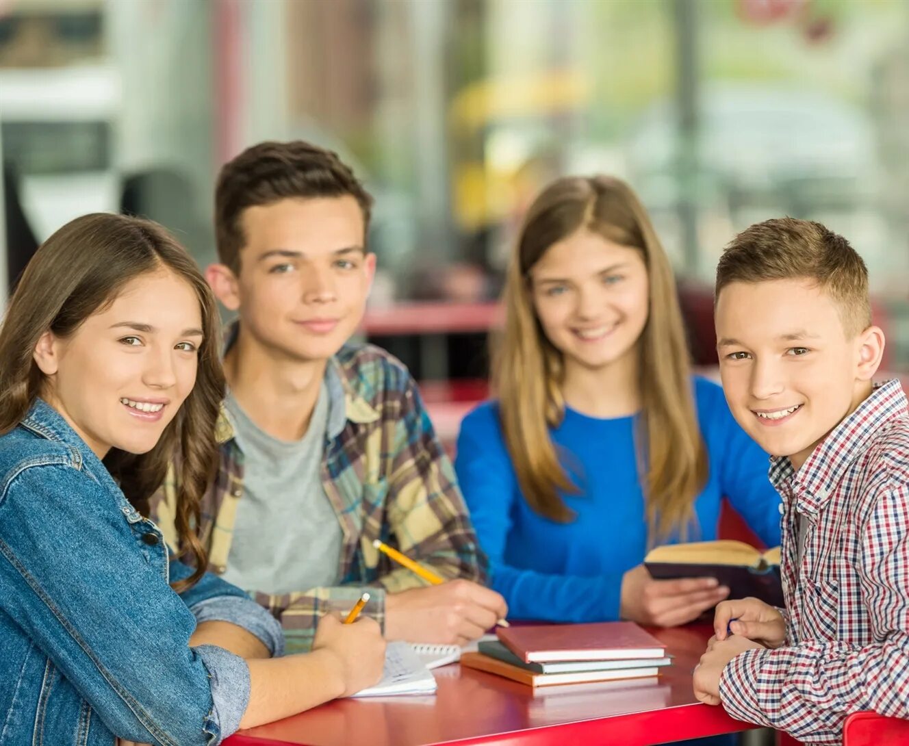 подростки школьники фото. подростки школьники фото. подростки школьники фото. дети в школе. старший школьный возраст.