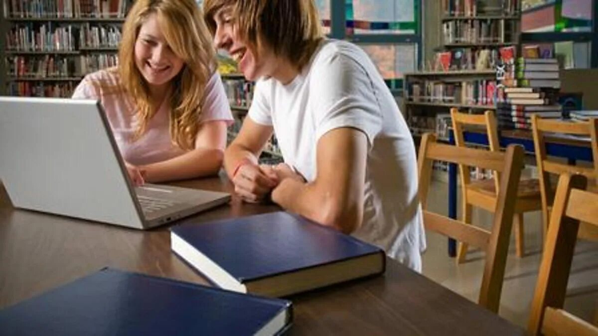 You can study better. Teenagers studying. студентка стажер. studying alone. happy studying teenagers.