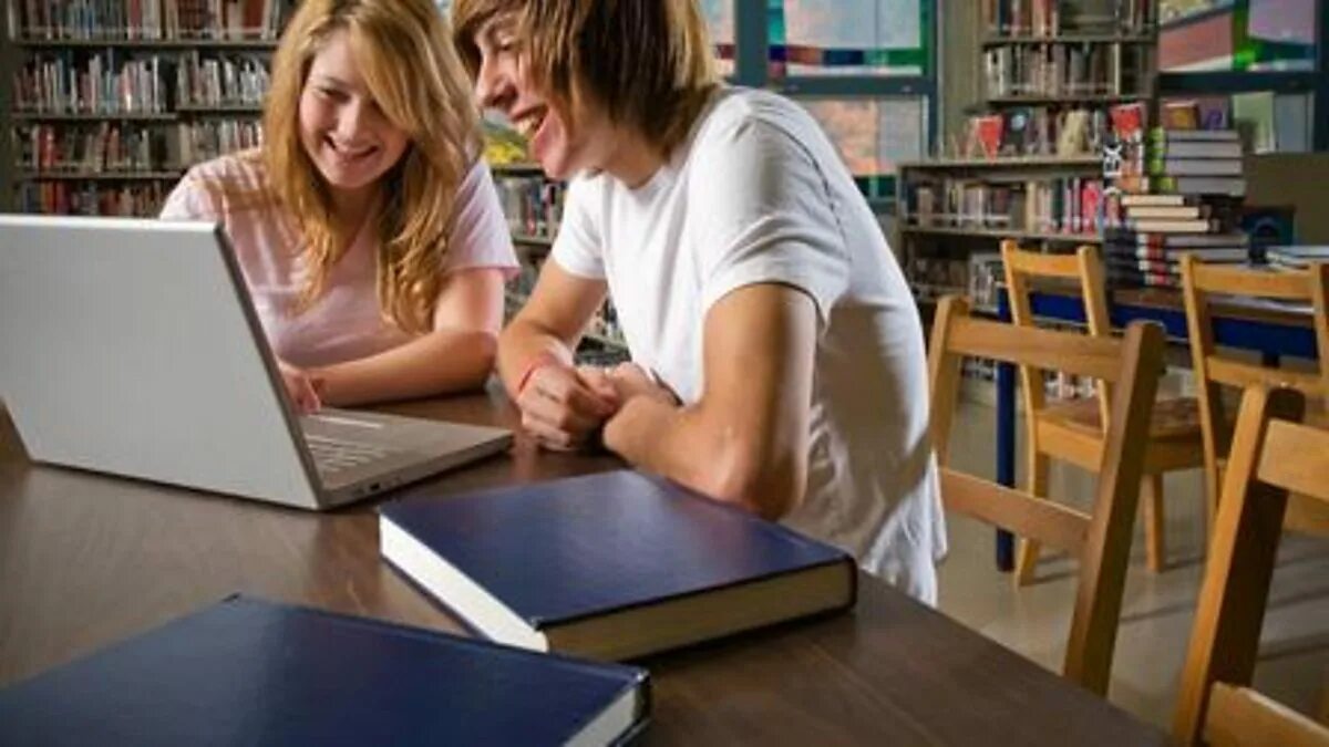 You can study good. Teenagers studying. Студентка стажер. Studying Alone. Happy studying teenagers.