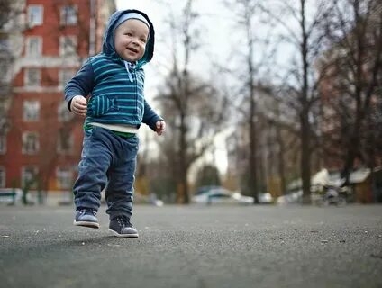 Подобрал мальчика на улице