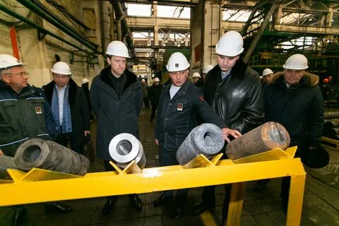 Выпуском работали