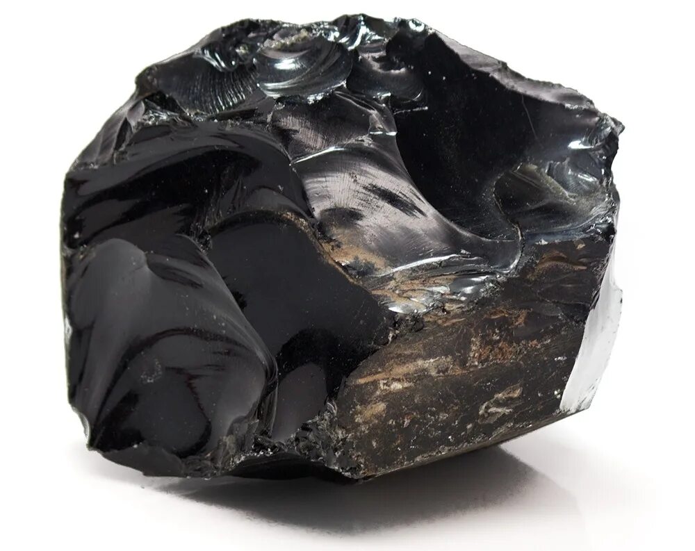 Самый черный минерал. Обсидиан камень. Иризирующий обсидиан. Обсидиан самородок. Чёрный обсидиан камень.