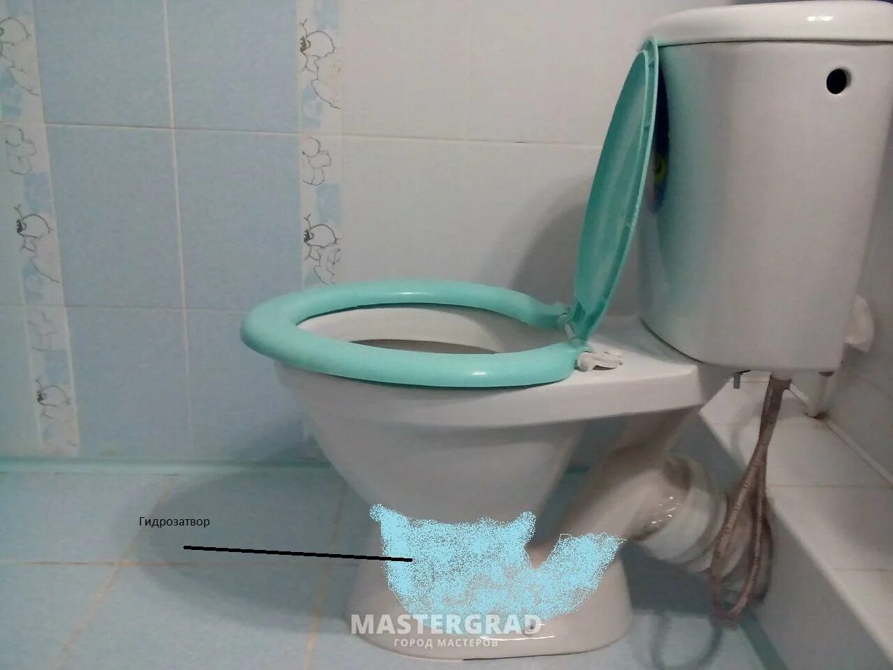 Почему в унитазе стоит вода