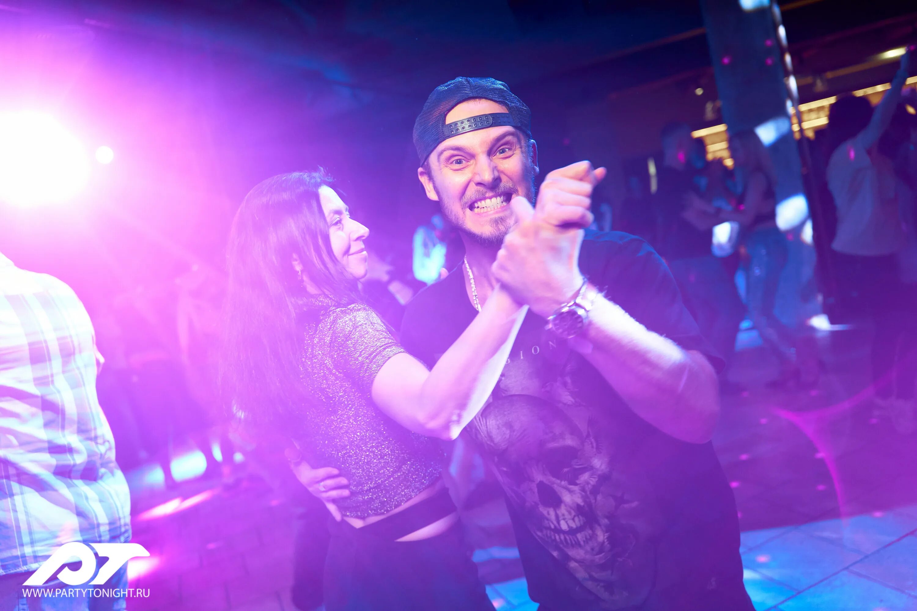 Рестобар вселенная. Рестобар вселенная. Графит ижевск бар. Рестобар облака. Рестобар вселенная.