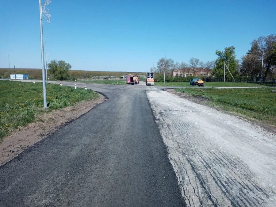 Погода ртищево саратовская область на 14. Асфальтированная дорога. Асфальтовая дорога в селе. Дороги в селе. Село Ртищево.