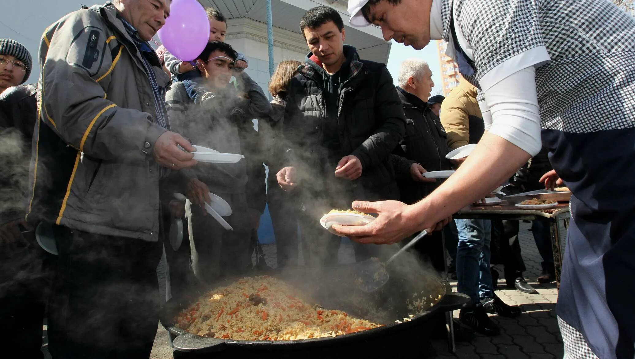 Новруз байрам мусульманский праздник. Новруз байрам 2020. Самбуса Навруз. С праздником Навруз. Навруз это мусульманский праздник