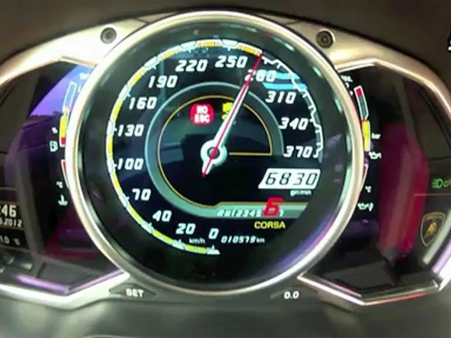 Сколько 700 км в часах. Lamborghini Aventador lp700 Speedometer. Ламборгини спидометр максимальная скорость. Спидометр Ламборджини авентадор. Lamborghini Urus спидометр.