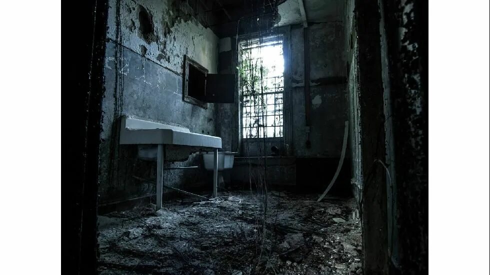 Заброшенное здание. Самые жуткие заброшки в мире. Лечебница колчестер. Повелья психиатрическая больница. Самые страшные заброшенные больницы.
