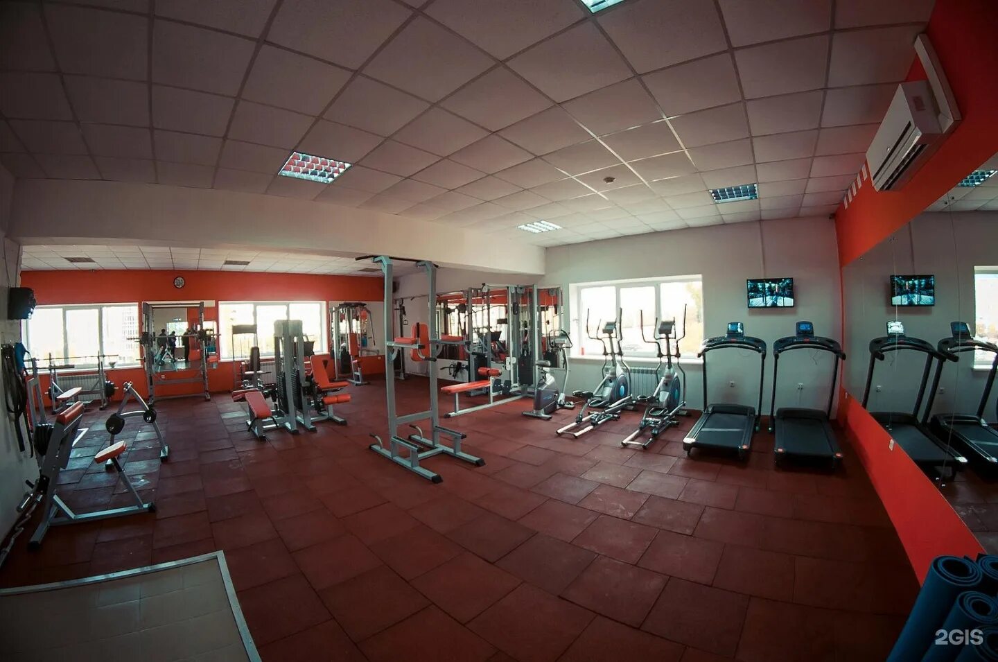 Спортзал 31. Платинум джим белгород. Тренажерный зал асбест белгород. Фитнес зал белгород. Сатори киров.