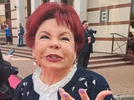 Мама наташи королевой