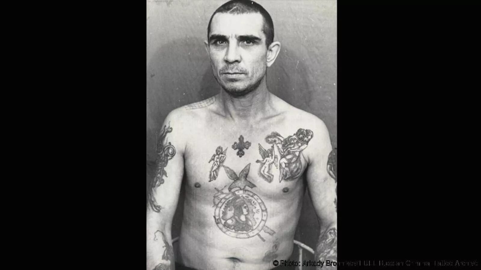 Евгений лукин отрицалово. Бывший вор в законе заходит в хату фильм. Госизмена и шпионаж. Блатная хата. Вошла в законе.