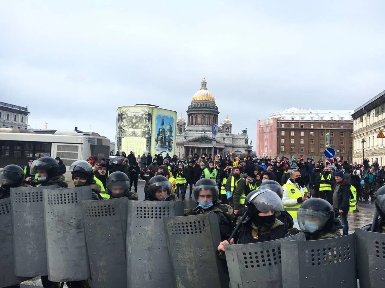 Митинг. Март 2012 митинги в Петербурге. Россияне на митинге. Митинг вокруг Исаакия. Города россии митинг