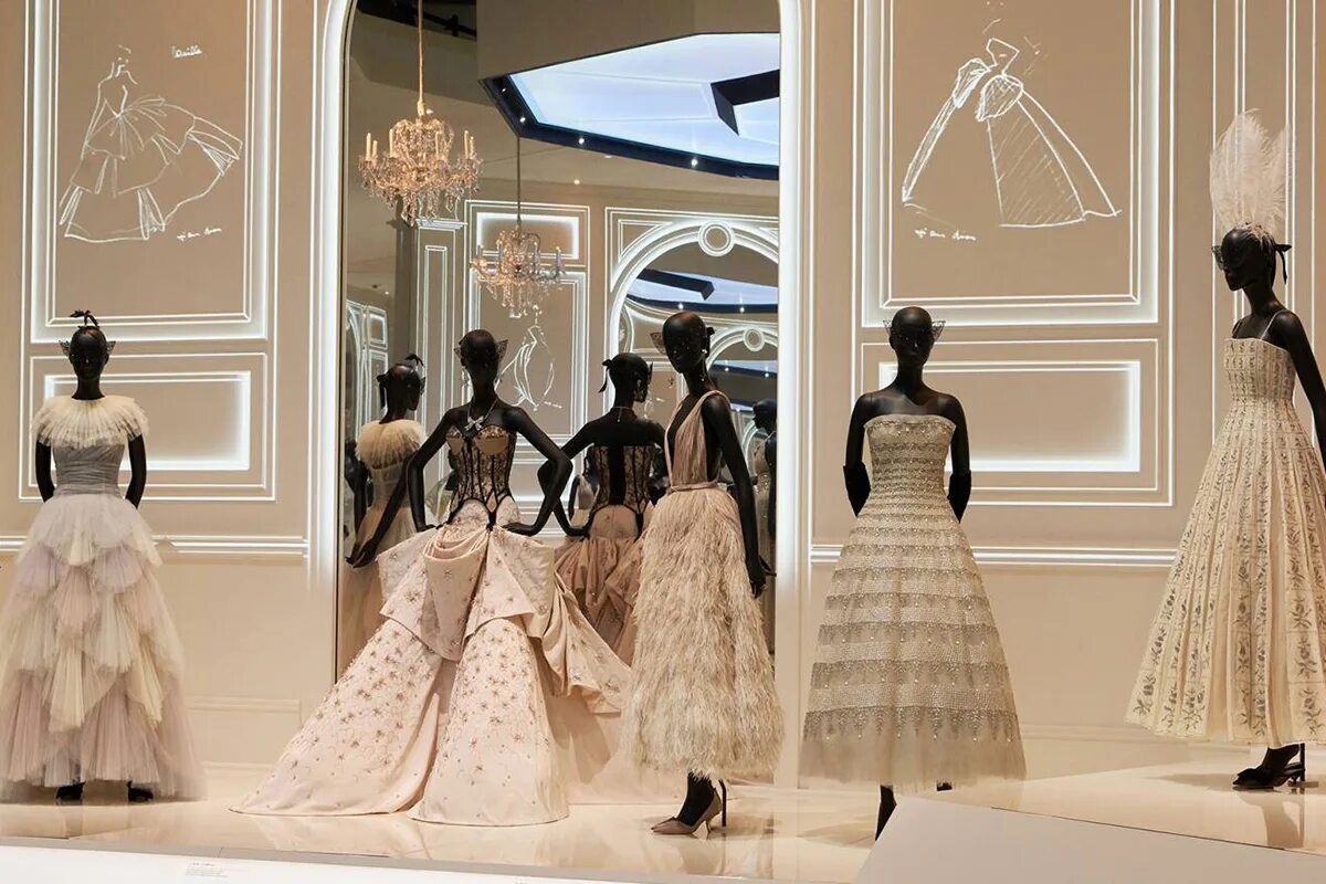 модный показ. олеся малинская дизайнер. эстетика моды коко шанель. модели модных домов. какой модный дом.