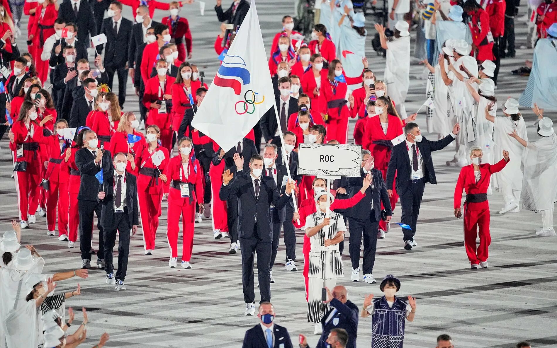 Церемония про. Олимпийская сборная России 2021 Токио. Флаг России на Олимпиаде в Токио 2021. Флаг сборной России на Олимпиаде 2021. Сборная России на Олимпиаде в Пекине 2022.