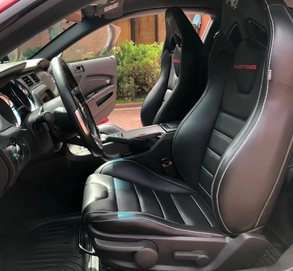 Кресло racer gt. Кресла ford mustang 6 recaro. Мустанг кресло кресло кожаное. Кресло мустанг. Кресло мустанг.