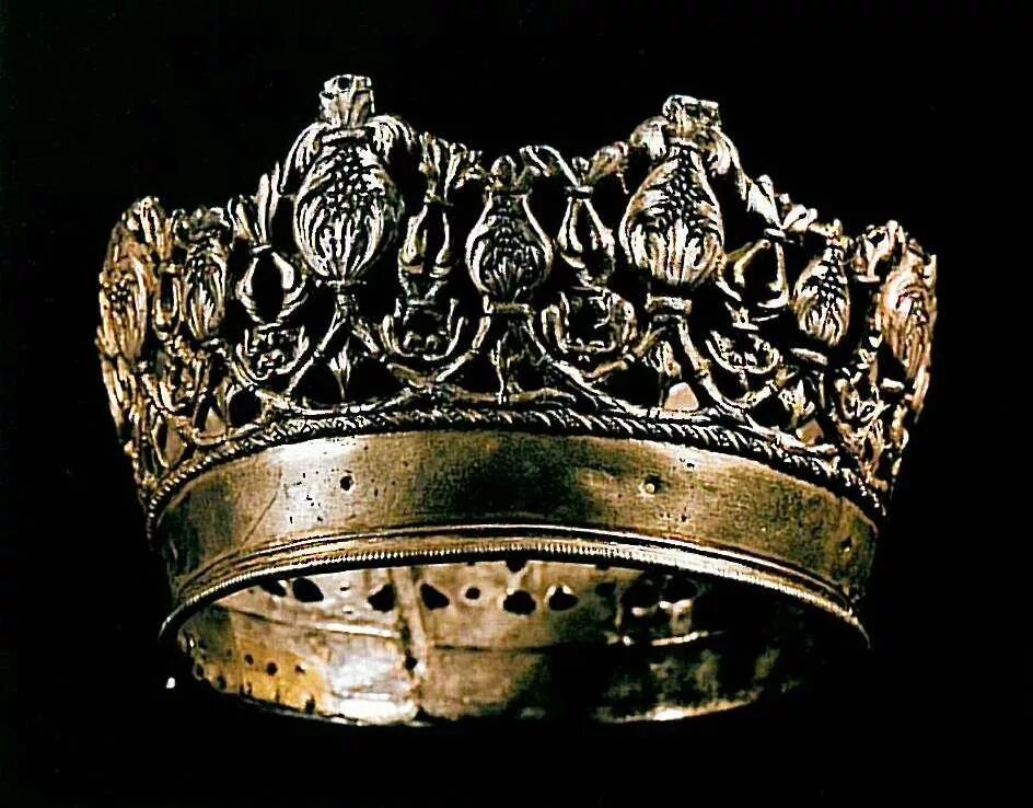 Герцогская корона. Корона Меровингов Золотая. Герцогская корона Тюдоров.