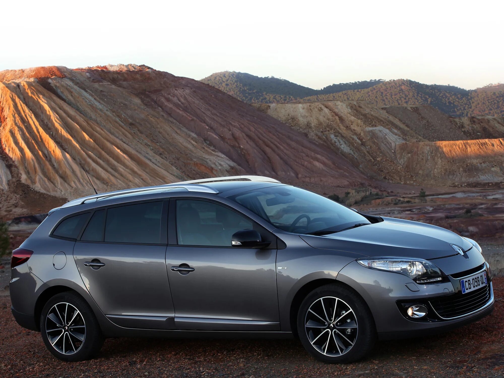 Renault Megane 2012 универсал. Рено Меган 3 поколение универсал. Рено Меган 3 универсал Рестайлинг. Рено Меган 3 универсал 2012.