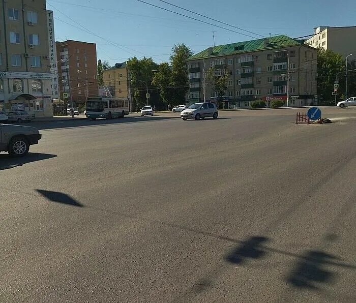 Суворовский перекресток пенза. Перекресток суворова кулакова пенза. перекрёсток ул суворова кулакова старая пенза. перекресток разметка на дороге. перекресток дорожный.