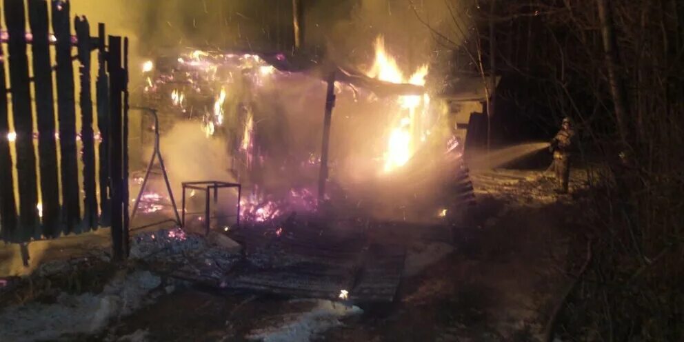 Виз горит. Сад горит. пожар в екатеринбурге сейчас на визе.