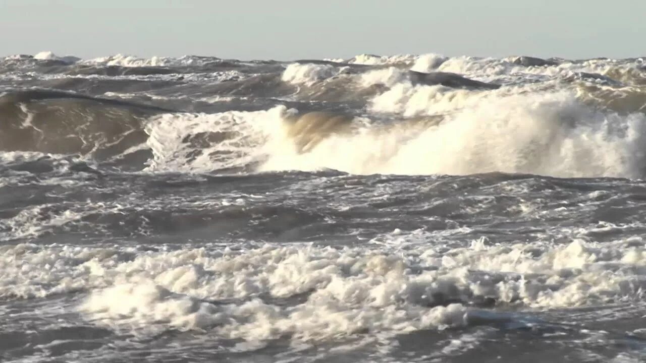 Генисаретское озеро шторм. Балтийское море шторм. Шторм на Балтийском море. Каспийское море шторм. Шторма на озерах