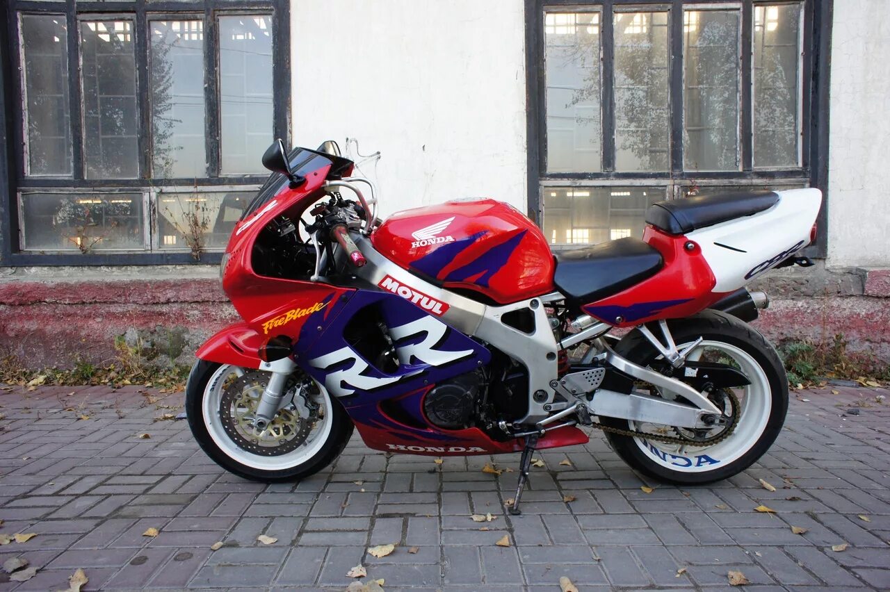 Мотоциклы б у ростовской области. Honda CBR 919 RR Fireblade. Honda CBR 919 RR Fireblade 1998. Honda CBR 919 RR 1999. Honda Fireblade 919.