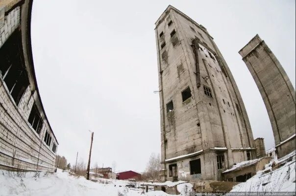 Заброшки арзамаса. Элеваторы арзамас. Заброшенный элеватор арзамасский хлеб. Заброшка в арзамасе. Заброшенный супермаркет.