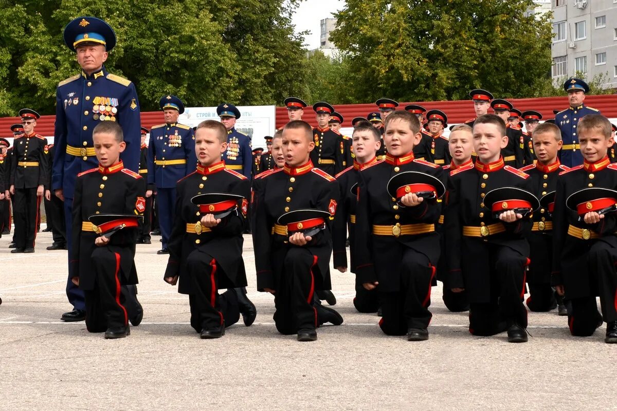 Ульяновское суворовское училище сайт. Ульяновское ГСВУ. Грозненское Суворовское военное училище. Ульяновское Суворовское училище. Гвардейское училище.