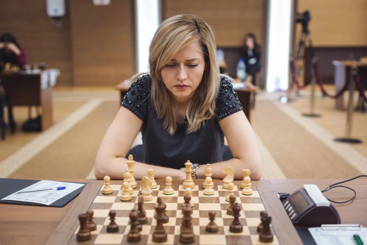 Работа среди женщин. Элизабет Хартман шахматистка.