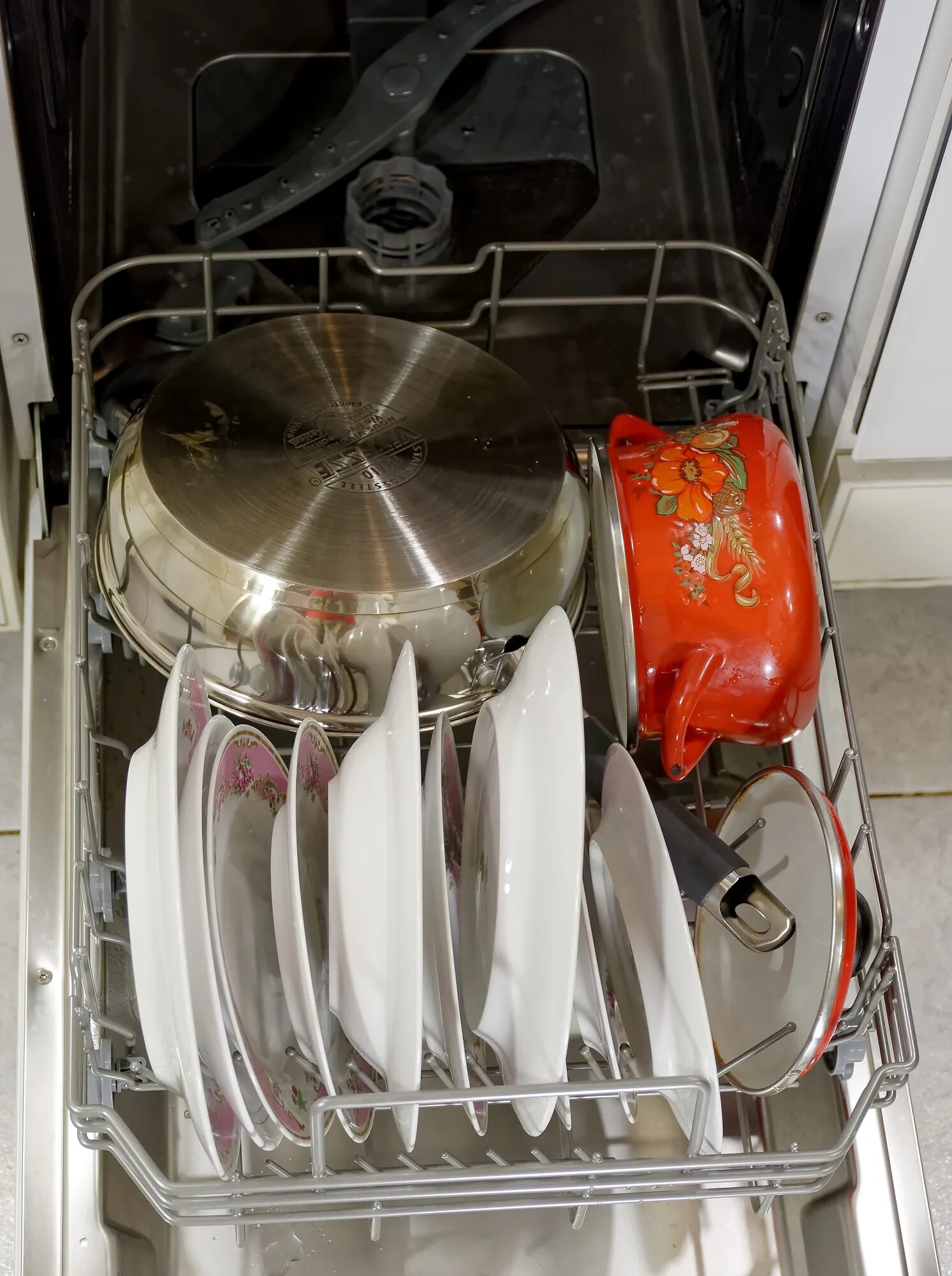 Посудомоечная машина Candy сковородки кастрюли. Загрузка посудомоечной машины Candy. Загрузка посудомоечной машины 45. Посудомойка плохо отмывает