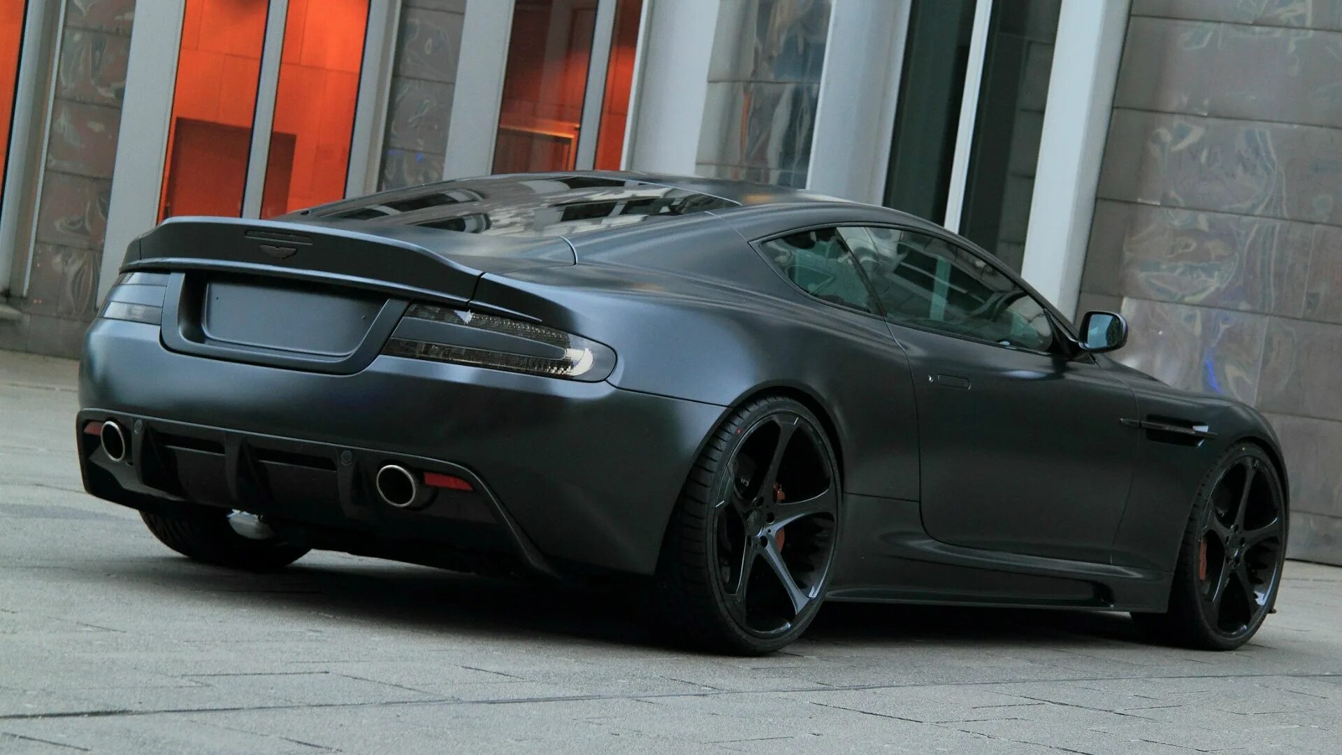 Черный матовый автомобиль. Aston Martin DBS. Aston Martin DBS Tuning.