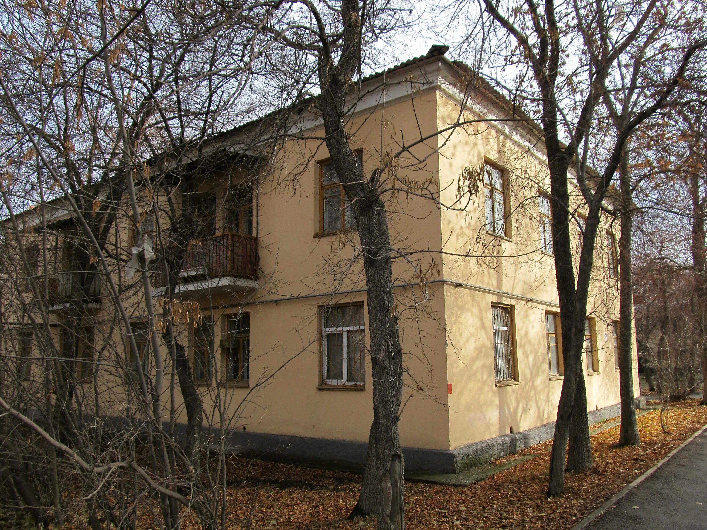 Екатеринбург ул луганская. Луганская 4 екатеринбург. Луганская 1 екатеринбург. Екатеринбург ул луганская. Дом луганская 6.