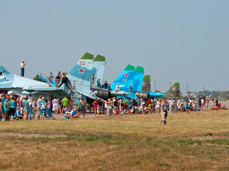 Клев приморско ахтарске. Аэродром Приморско-Ахтарск. Аэродром в Приморско Ахтарске. Приморско-Ахтарск аэродром военный. Музей аэродрома в Приморско Ахтарский.