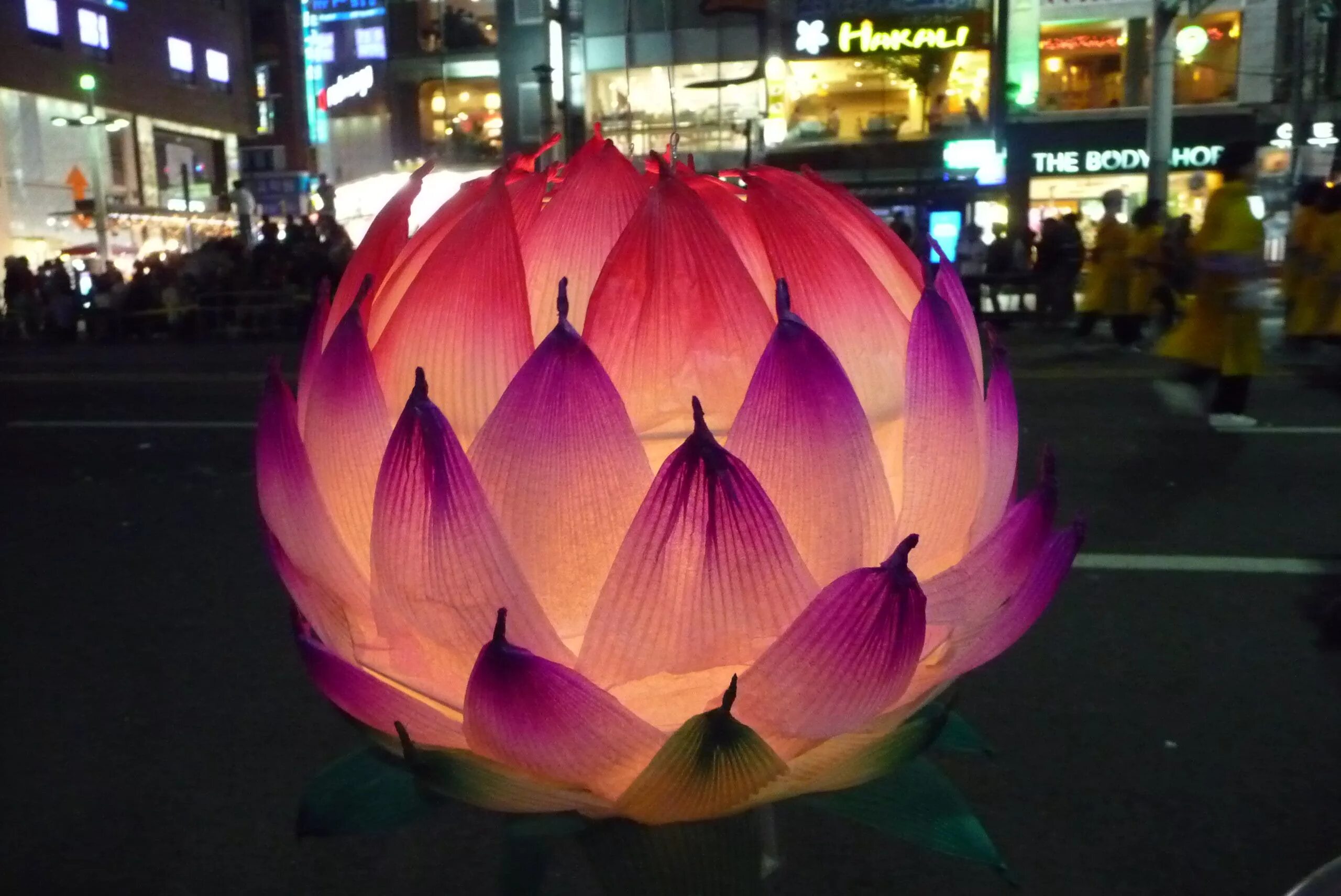 Сеульский фестиваль фонарей. Женщин праздник фонарей. Brocade lantern. Китайский бумажный фонарик лотос своими руками. Китайский фонарь лотос.