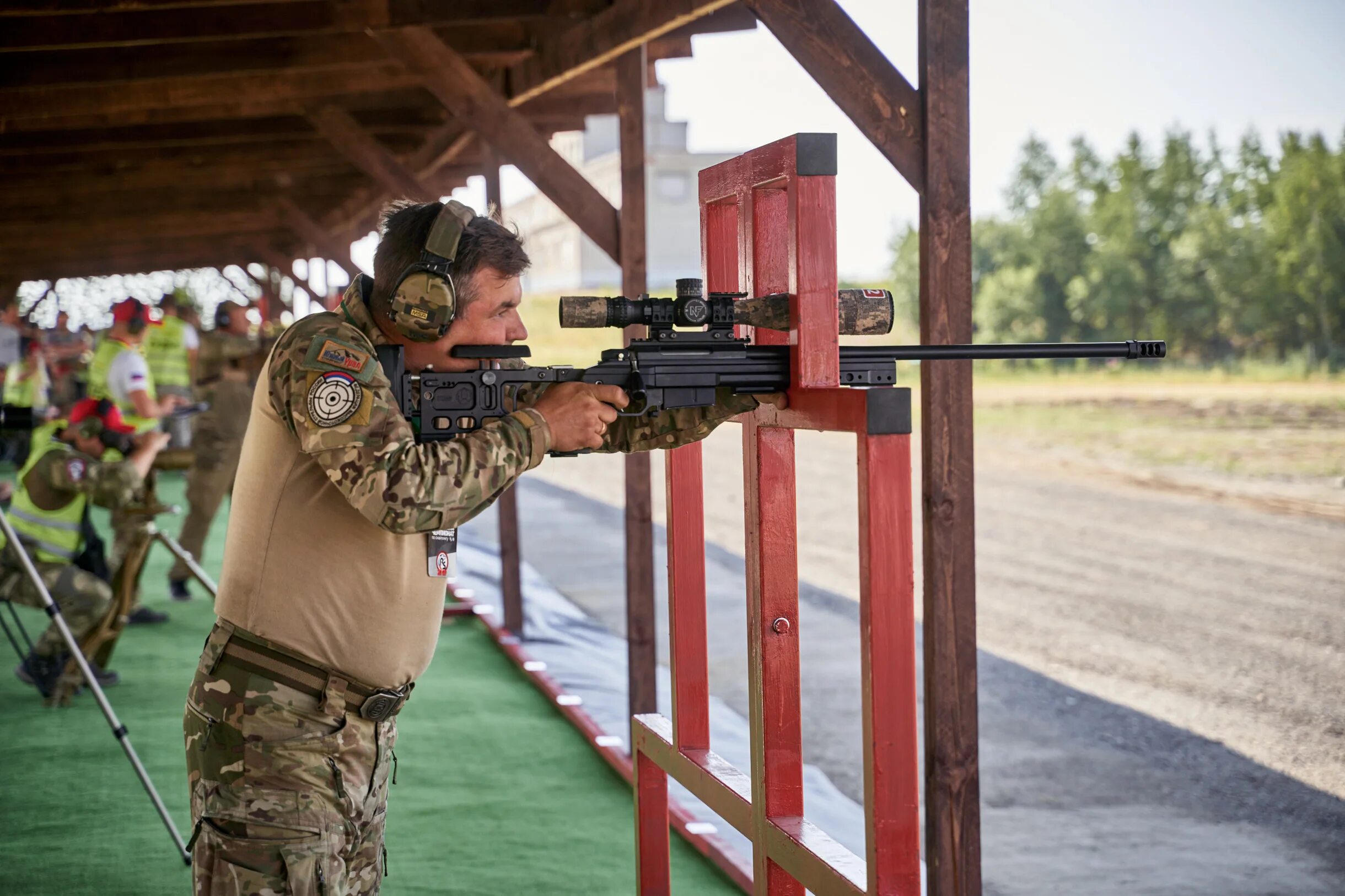 оборудование стрельбища. тир для практической стрельбы. стрельба из табельного оружия. стрелковое оружие тир. со стрельбищ.