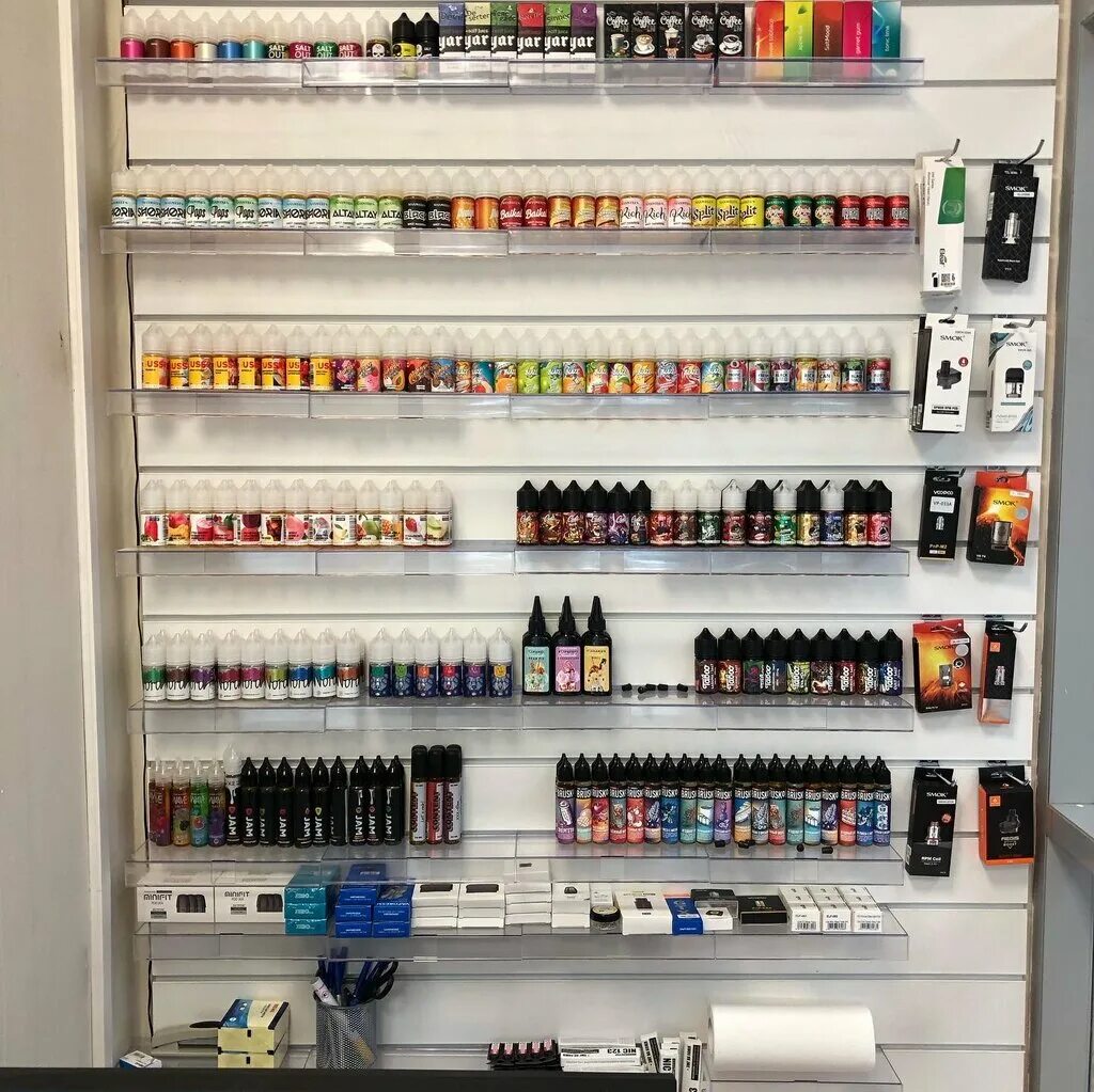 вейп шоп. полки для жидкостей вейпа. витрины для вейп шопа. вейпы мценске. вейп t90.