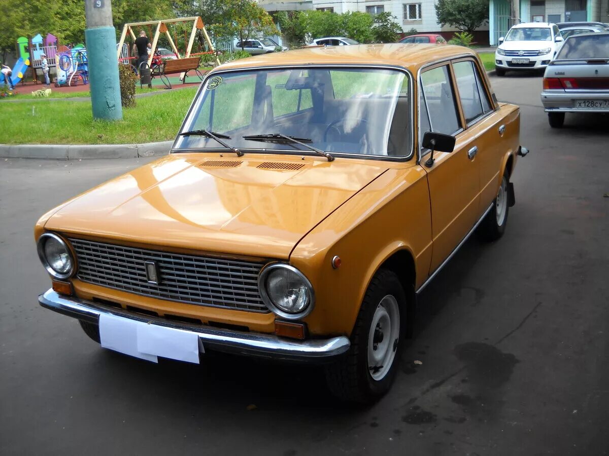 Toyota corona t140 coupe. москвич 2140 1983. автомобиль 1983 года. мерседес бенц 1983 года выпуска. ауди 80 бежевая.