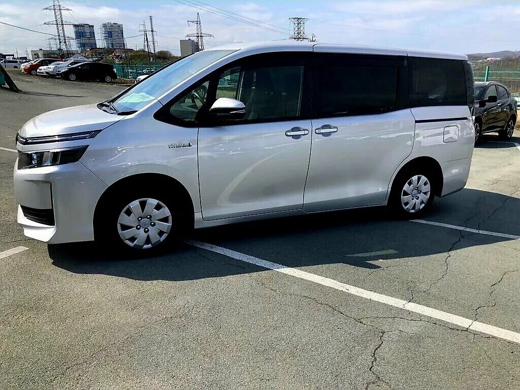 Voxy гибрид. Toyota Voxy Hybrid 2014. Тойота Вокси 2017 гибрид. Toyota Voxy 3. Тойота Вокси 80.