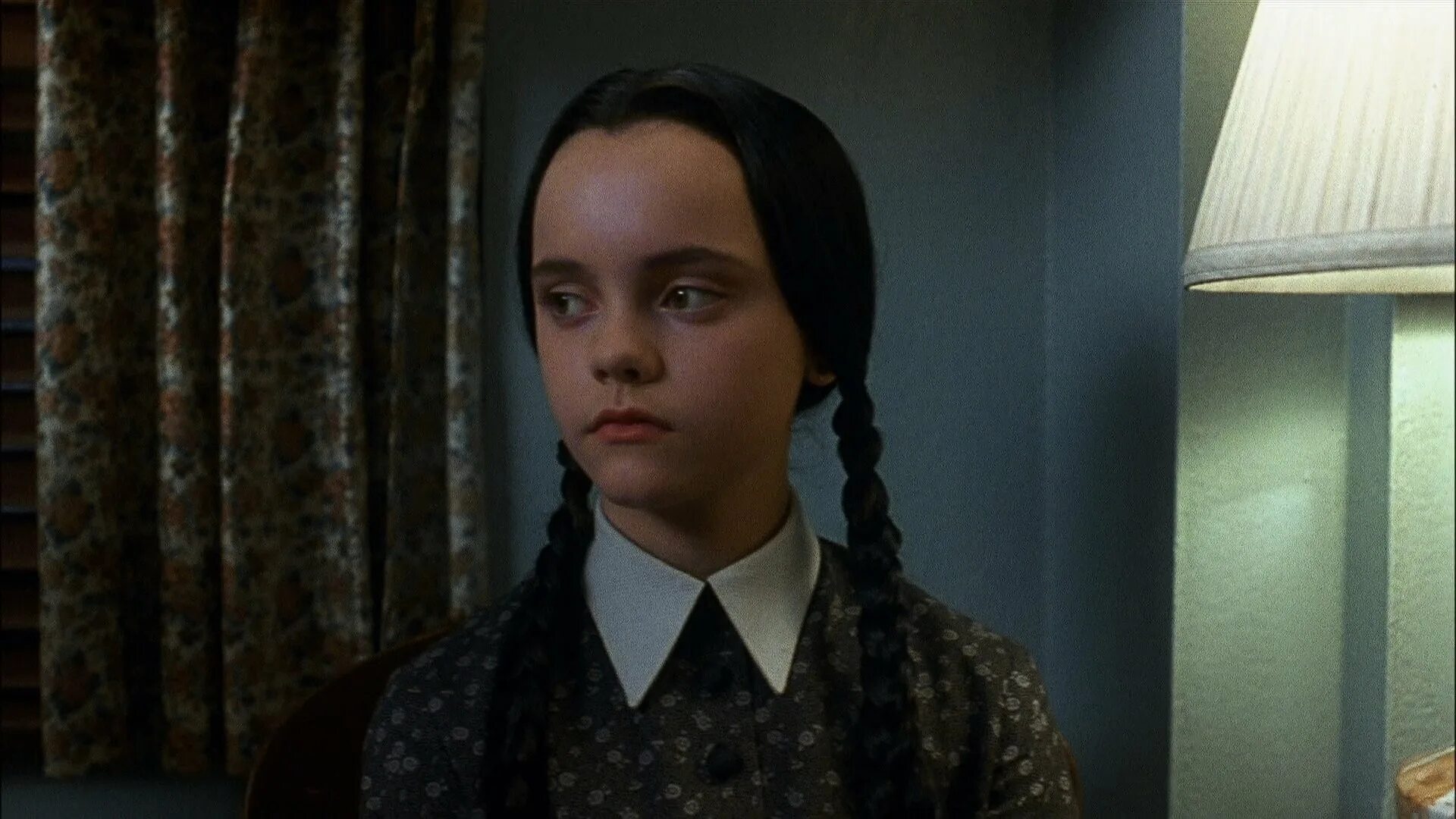 Wednesday addams песня. Подруга венздей. Wednesday addams песня. Песня венздей на английском. The addams family theme song.