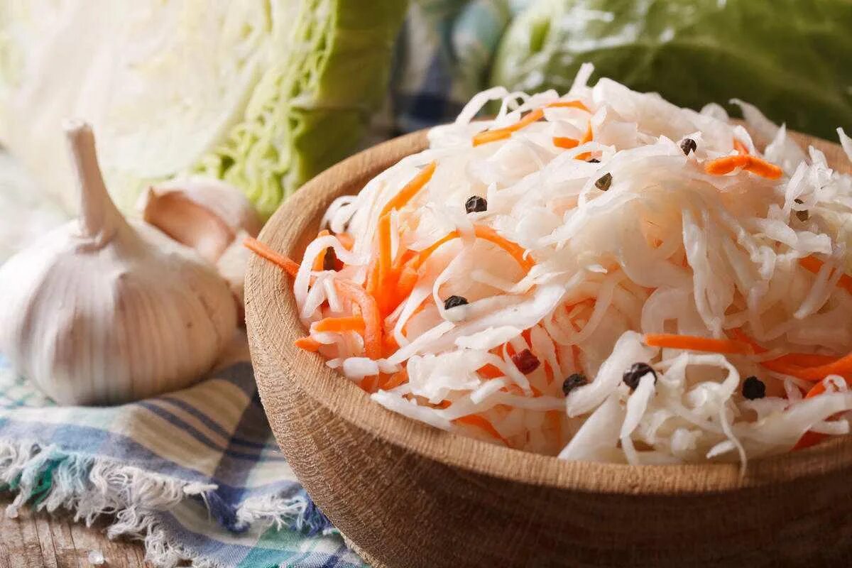Капуста белокочанная квашеная. Шинкованная квашеная капуста. Квашеная капуста 4к. Квашеная капуста кочанами